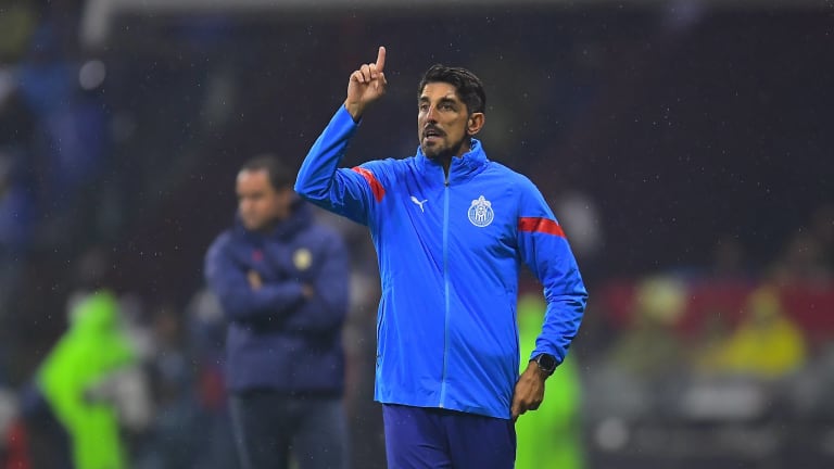 Paunovic le sigue huyendo a las preguntas sobre su partida